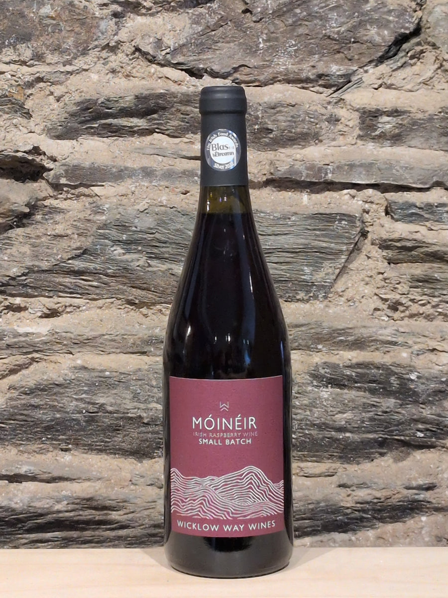 Bottle of Móinéir Irish Raspberry Wine