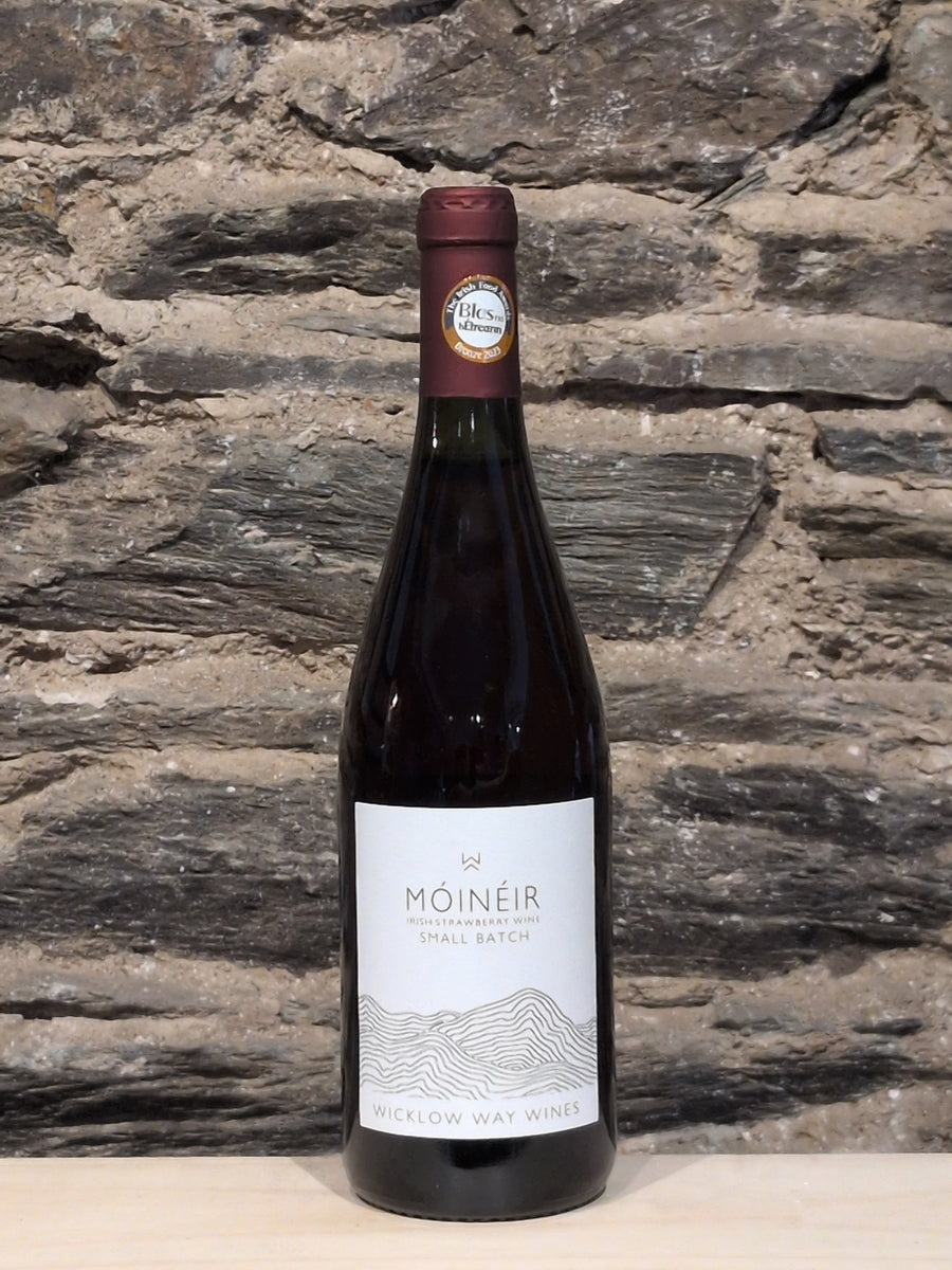 Bottle of Móinéir Irish Strawberry Wine