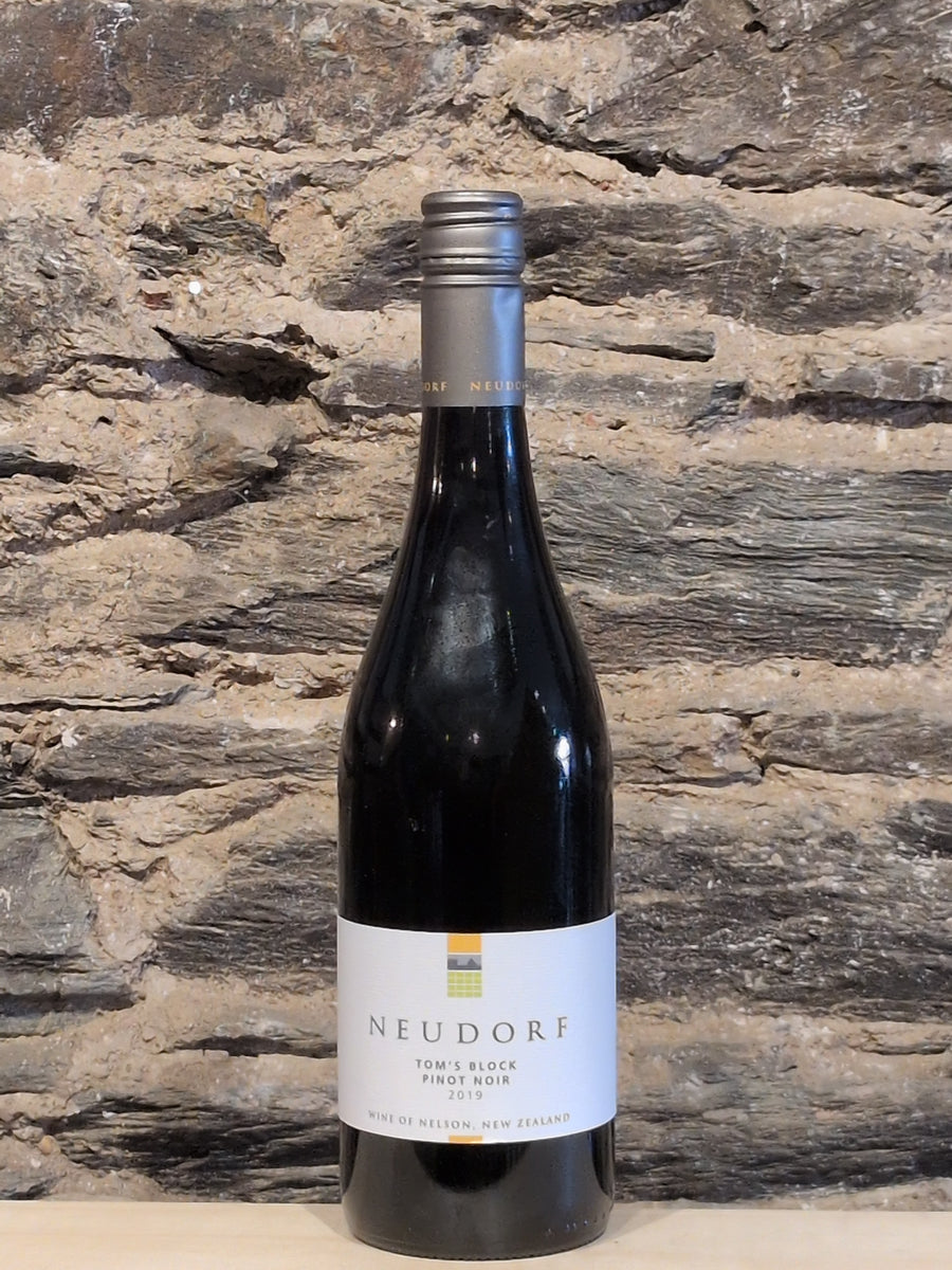 Bottle of Neudorf Tom's Block Pinot Noir