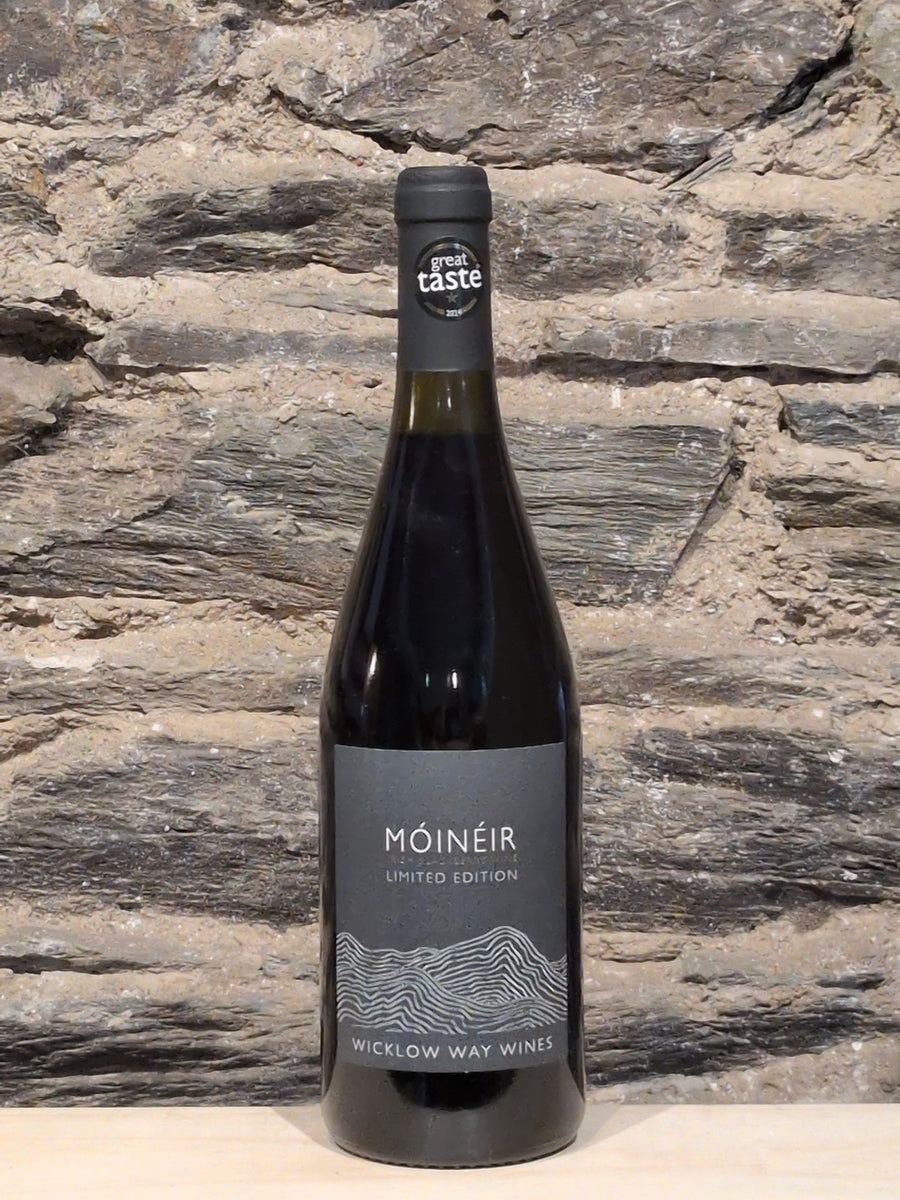 Bottle of Móinéir Irish Blackberry Wine